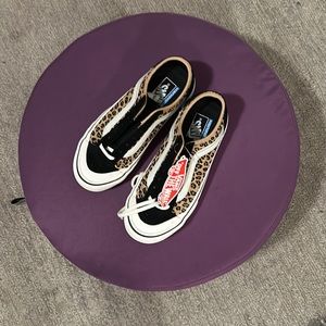 brand new VANS 36 Devon SF leopard sneaker - 7.5